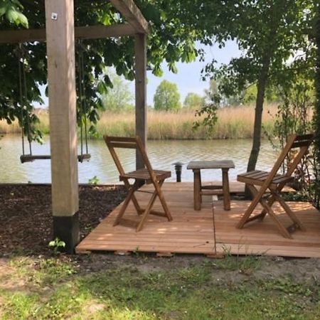 Gezellige Pipo Met Grote Schommel Aan Het Water Villa Medemblik Eksteriør bilde