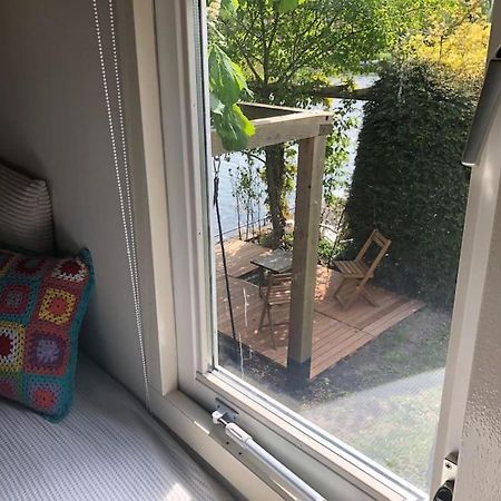 Gezellige Pipo Met Grote Schommel Aan Het Water Villa Medemblik Eksteriør bilde