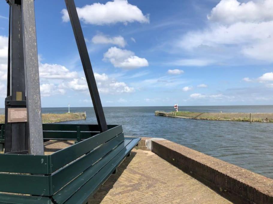 Gezellige Pipo Met Grote Schommel Aan Het Water Villa Medemblik Eksteriør bilde