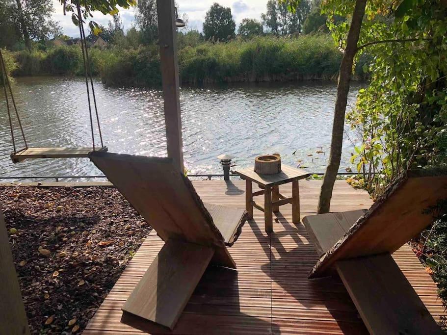 Gezellige Pipo Met Grote Schommel Aan Het Water Villa Medemblik Eksteriør bilde