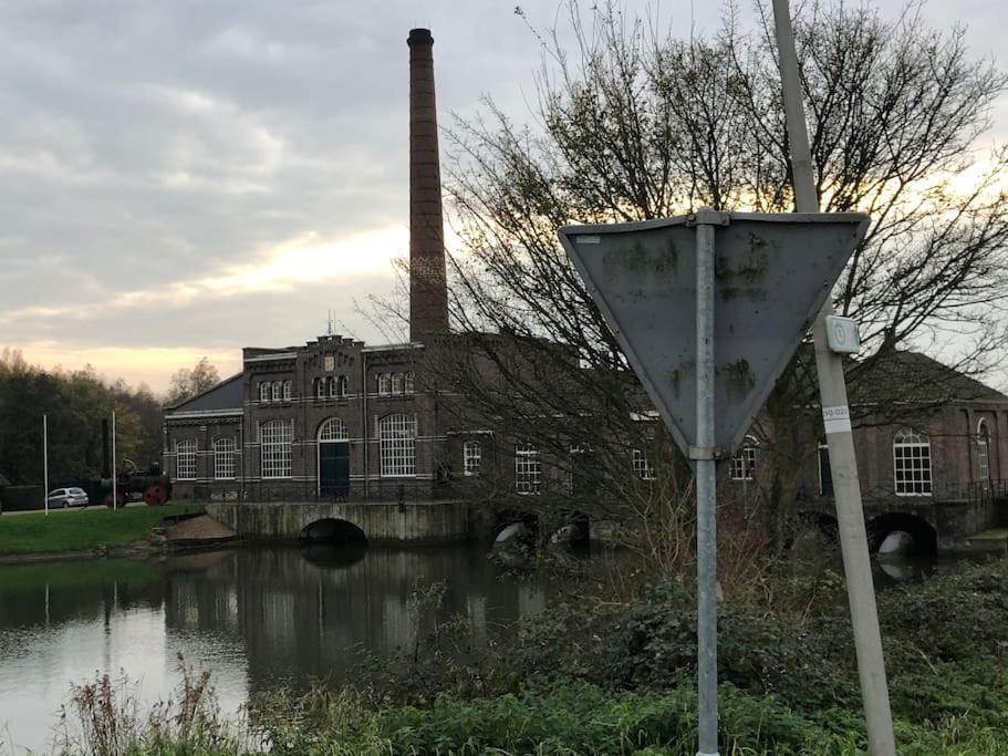 Gezellige Pipo Met Grote Schommel Aan Het Water Villa Medemblik Eksteriør bilde