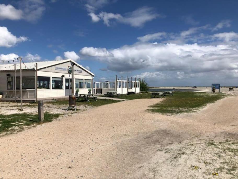 Gezellige Pipo Met Grote Schommel Aan Het Water Villa Medemblik Eksteriør bilde