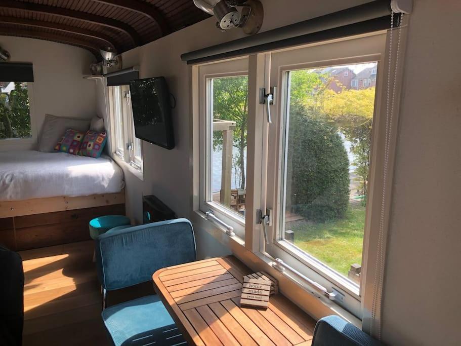 Gezellige Pipo Met Grote Schommel Aan Het Water Villa Medemblik Eksteriør bilde