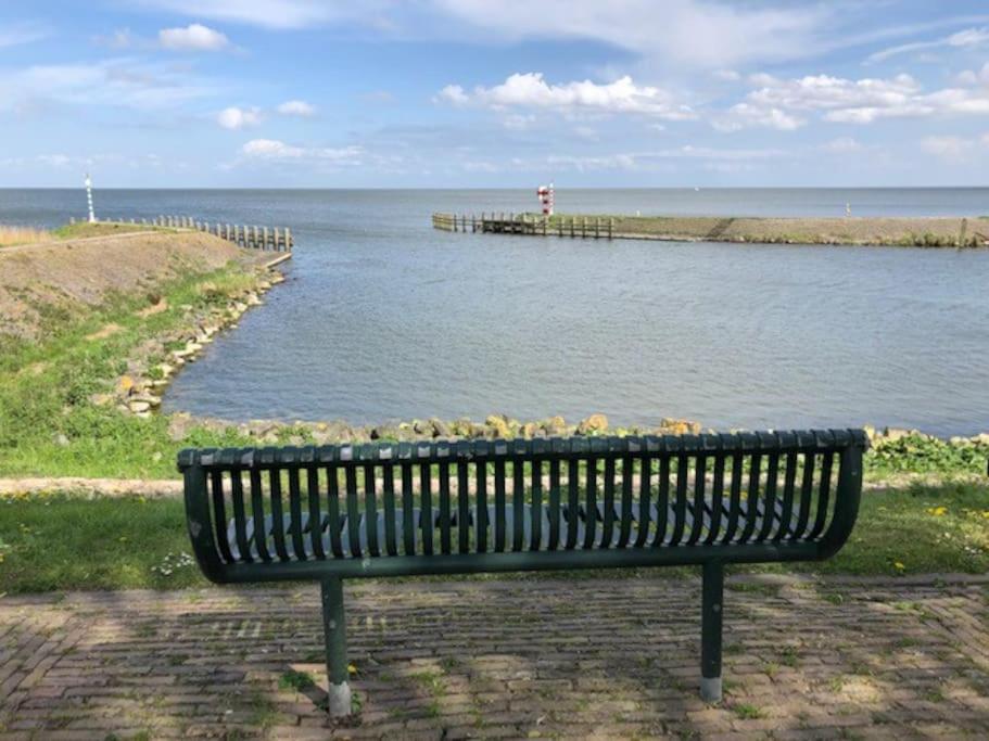 Gezellige Pipo Met Grote Schommel Aan Het Water Villa Medemblik Eksteriør bilde